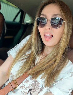 Ana, 28, United Kingdom