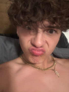 Alex, 18, United States