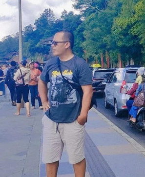 Fuataja Hooh, 30, Indonesia
