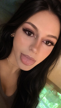 Ellaaa, 18, United States
