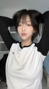 Minn, 18, South Korea