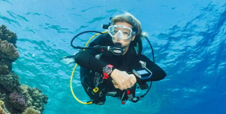 Lilly Banks, 33, United States