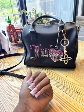 Arianlovespink, 25, United States