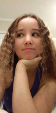 Julie, 18, Canada