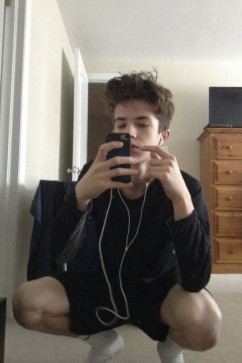 Robin, 18, Denmark