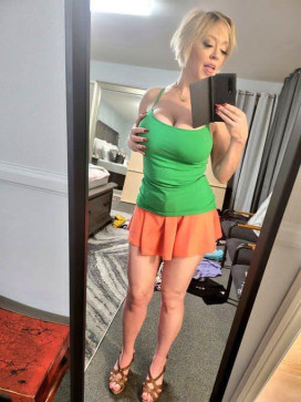 Amelia Massage, 37, United States