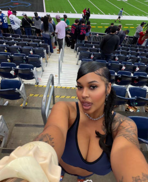 Emma, 30, United States