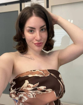 Riley, 35, United States