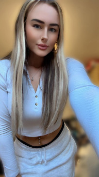 Rox, 24, United Kingdom