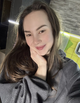 Stacey Carolyn, 31, United States