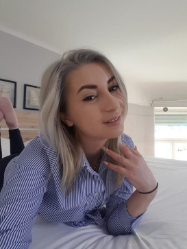 Julia Hollandsanti, 34, Australia