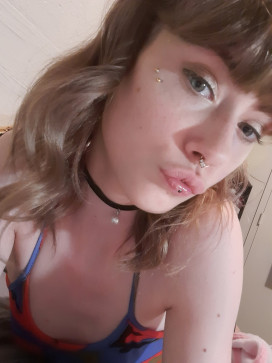 Esther, 28, Netherlands