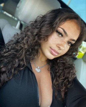 Scarlet Sophia, 28, United States