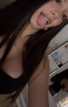 Elle, 18, Canada