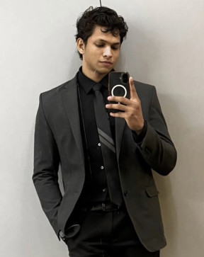Weknow, 18, India