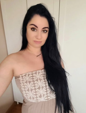 Camila Jones, 34, Canada