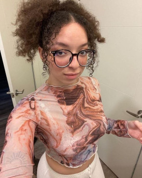 Ariana, 23, Germany