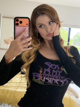 Charlotte, 23, United States