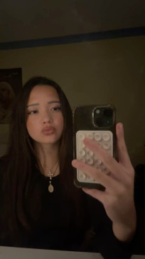 Clara, 19, Australia