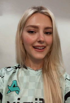 Becky, 28, United States