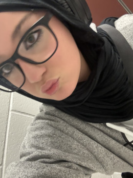 Hana, 18, Canada