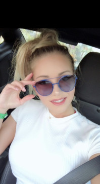 Debby, 28, United Kingdom