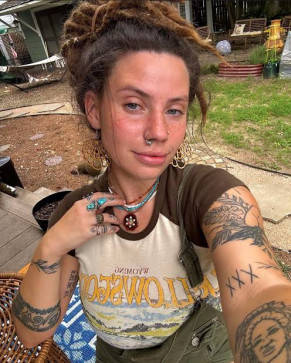 Anna Andrew, 18, United States