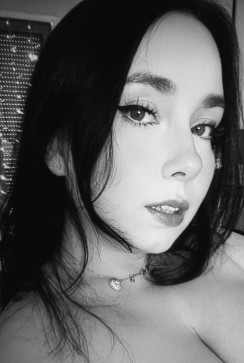 Mini Loona, 26, United States