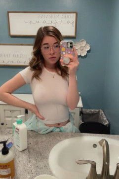 Charlotte, 32, United States