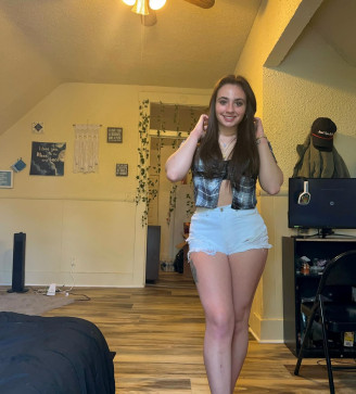 Eliza, 25, United States