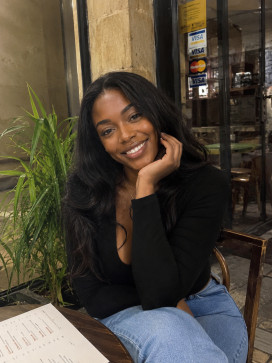 Sofia, 29, Italy