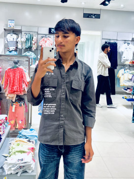 Zeeshan, 18, India