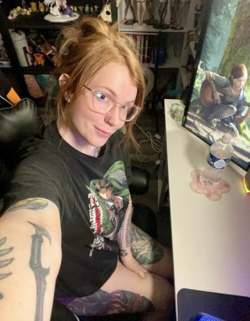 Agent Lisa Miller, 26, United States