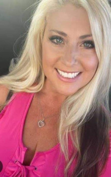 Evelyn, 40, United States