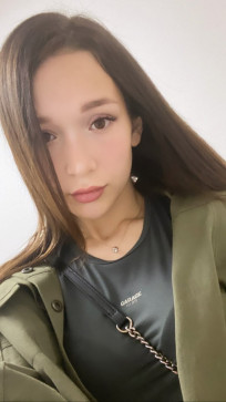 Sasha Bloom, 18, United States