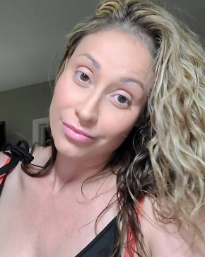 Vanessa, 40, United States