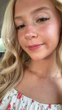 Emma, 18, United States