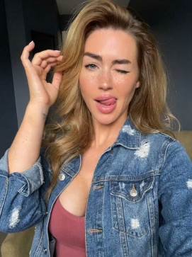 Rose Val, 26, United Kingdom