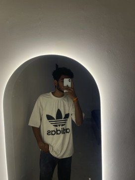 Diacutevyumlau, 18, India