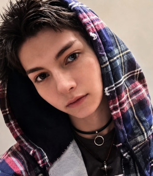 Max, 18, United States