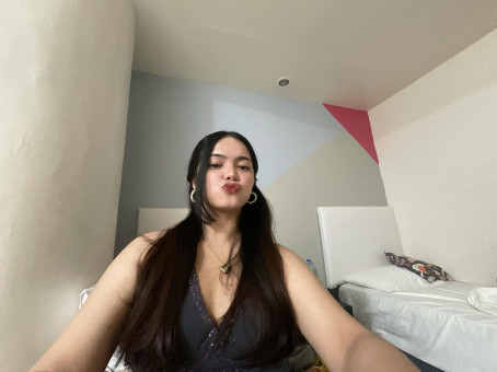 Lori, 23, Philippines