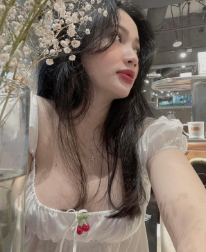 Bella, 30, United States