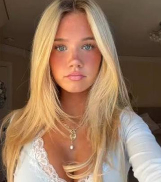 Hannah, 19, Sweden