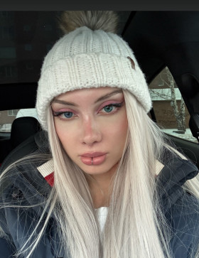 Janice Bee, 33, United States