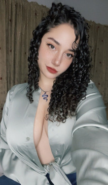 Chloe, 23, United States