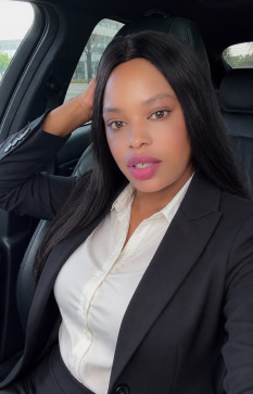 LOLA, 29, United Kingdom