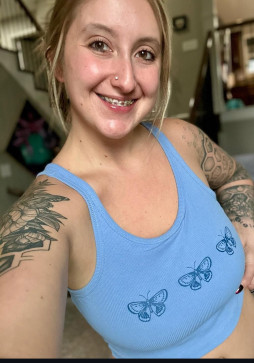 Mia Thompson, 26, United States