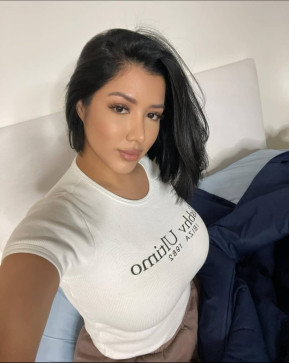 Agnes, 33, United States