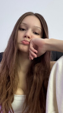 Emily, 19, Singapore