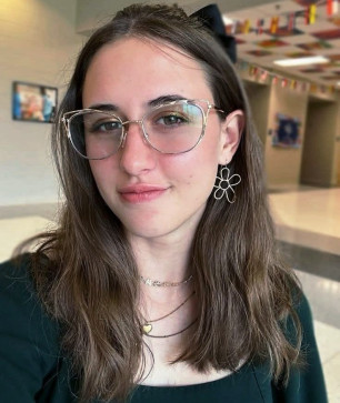 Emma, 19, United States